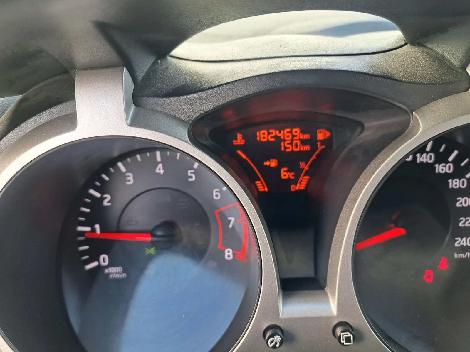 Nissan Juke 1.6 КОЖА/НАВИГАЦИЯ, снимка 16 - Автомобили и джипове - 54362290