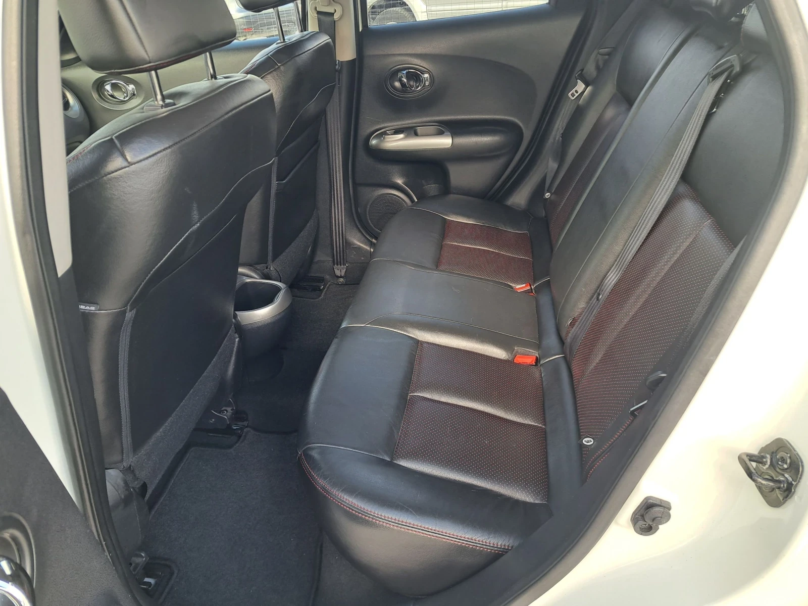 Nissan Juke 1.6 КОЖА/НАВИГАЦИЯ, снимка 10 - Автомобили и джипове - 54362290