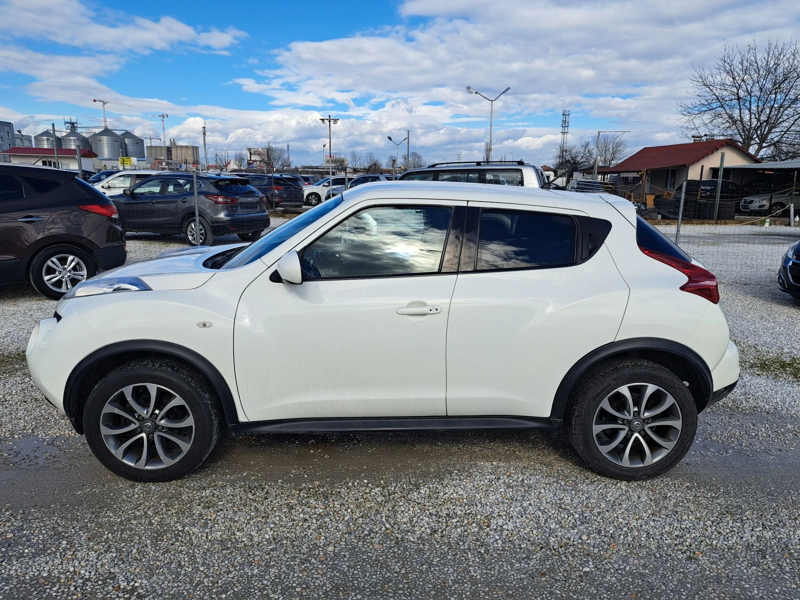 Nissan Juke 1.6 КОЖА/НАВИГАЦИЯ, снимка 4 - Автомобили и джипове - 54362290