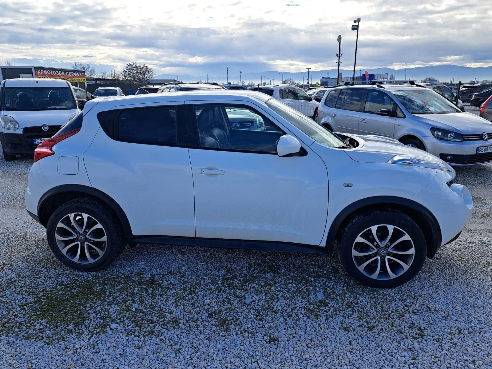 Nissan Juke 1.6 КОЖА/НАВИГАЦИЯ, снимка 8 - Автомобили и джипове - 54362290