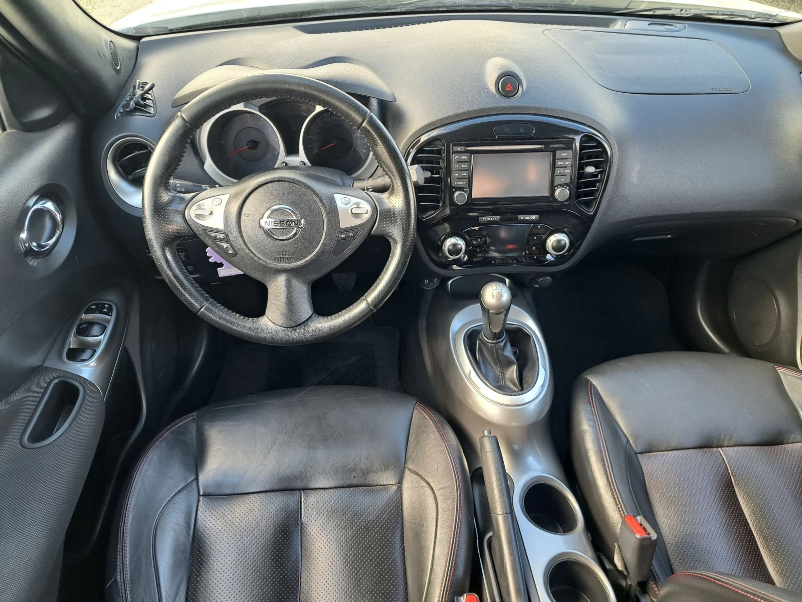 Nissan Juke 1.6 КОЖА/НАВИГАЦИЯ, снимка 14 - Автомобили и джипове - 54362290
