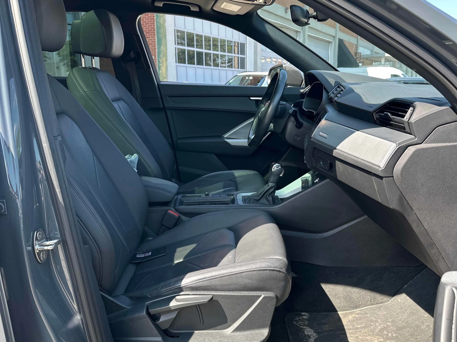 Audi Q3 * Komfort 45 TFSI quattro * CARFAX * ОПЦИЯ ЗА ФИНА, снимка 12 - Автомобили и джипове - 56156348