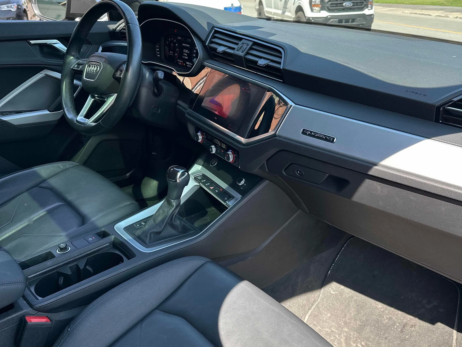Audi Q3 * Komfort 45 TFSI quattro * CARFAX * ОПЦИЯ ЗА ФИНА, снимка 13 - Автомобили и джипове - 56156348