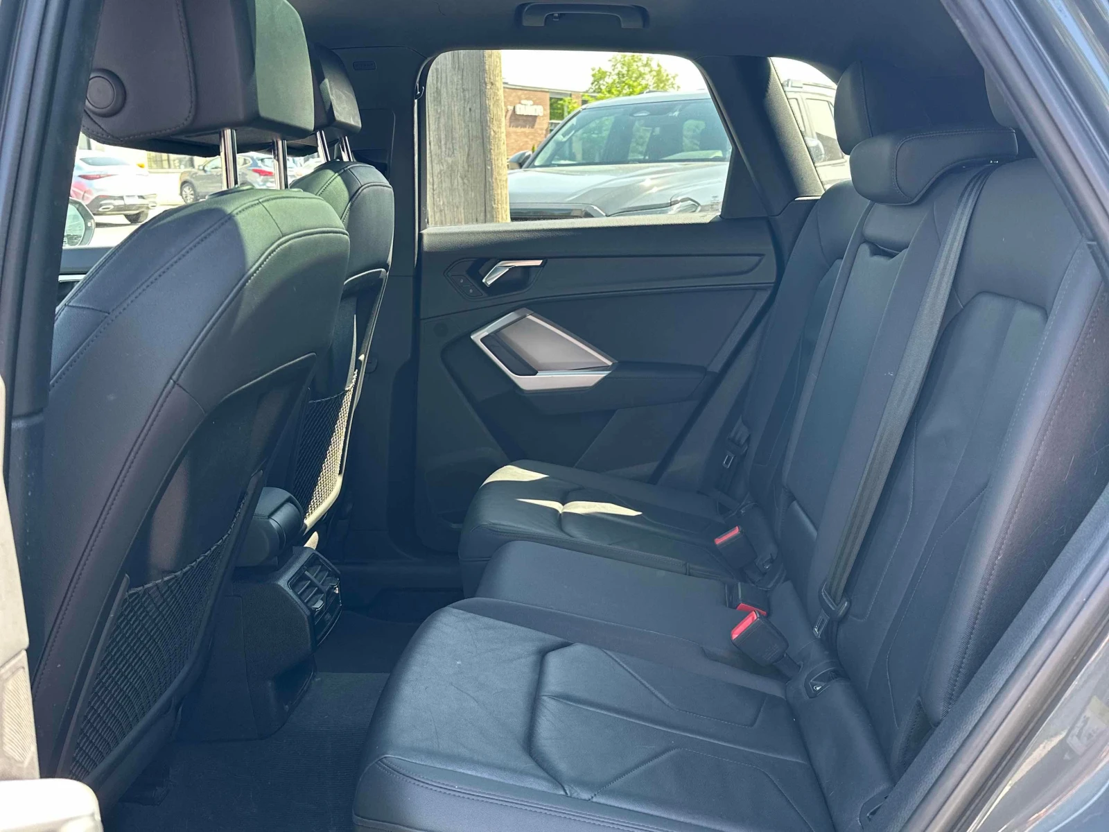 Audi Q3 * Komfort 45 TFSI quattro * CARFAX * ОПЦИЯ ЗА ФИНА, снимка 10 - Автомобили и джипове - 56156348