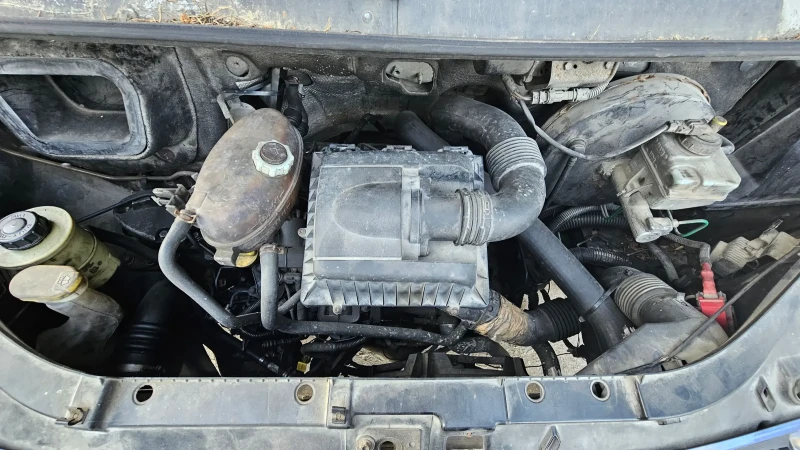 Renault Master 2.5 Td, снимка 8 - Бусове и автобуси - 50586416