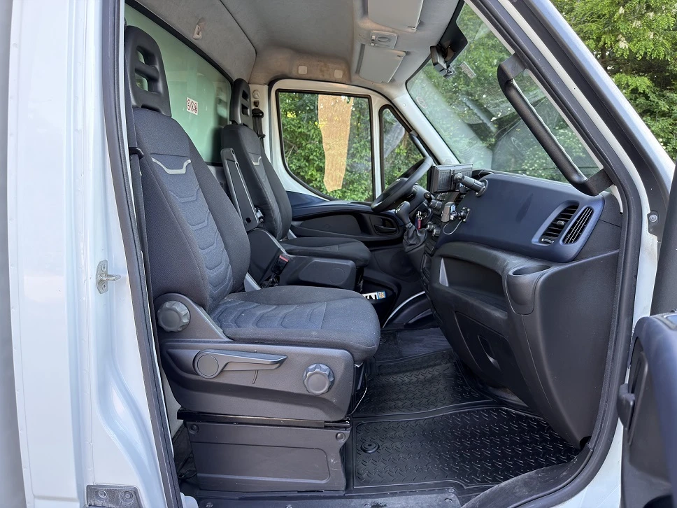 Iveco 35c15 HI-MATIC* ХЛАДИЛЕН-29* 4.30м* ТОК* КЛИМА* до 3.5т, снимка 11 - Бусове и автобуси - 54169771