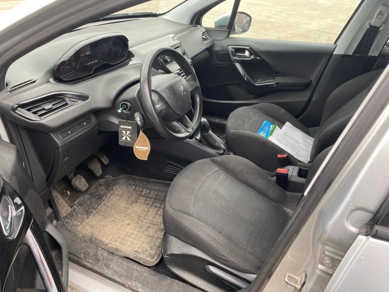 Peugeot 208 1.4 HDI, снимка 6 - Автомобили и джипове - 40091289