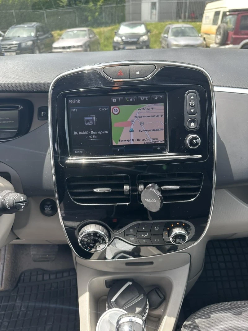 Renault Zoe, снимка 8 - Автомобили и джипове - 48032519