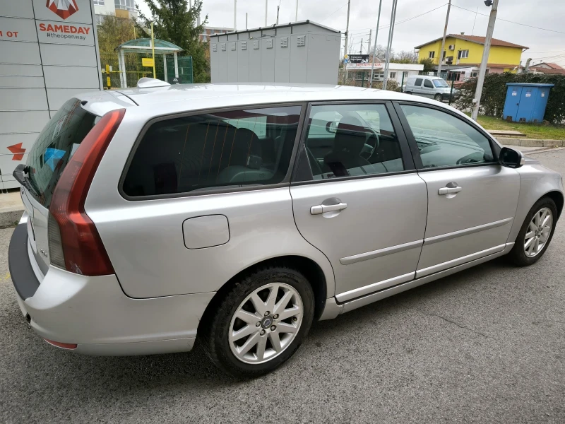 Volvo V50 2.0D Facelift, снимка 4 - Автомобили и джипове - 48127333