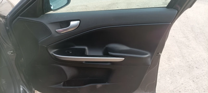 Alfa Romeo Giulietta, снимка 8 - Автомобили и джипове - 48830399