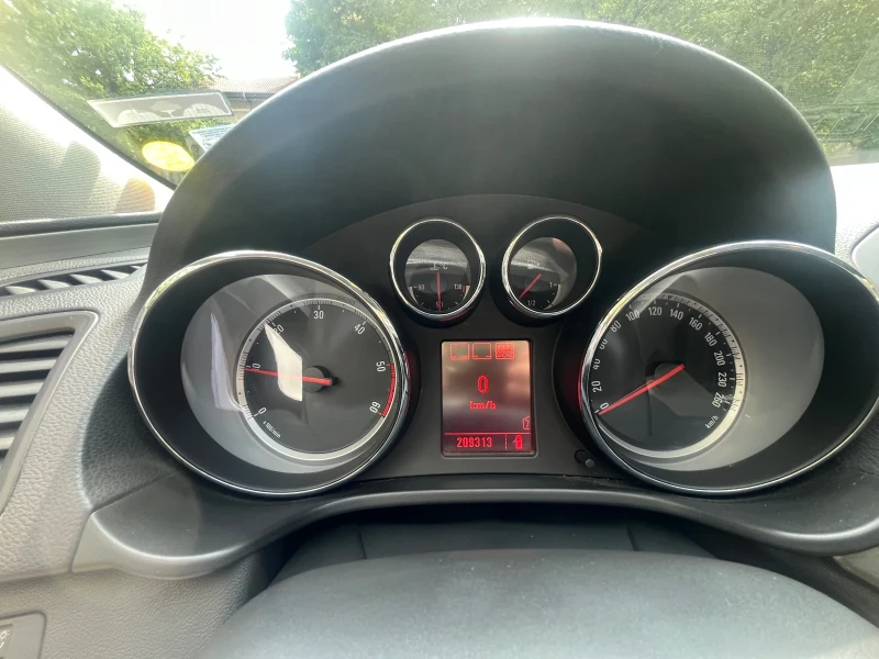 Opel Insignia, снимка 9 - Автомобили и джипове - 51643798