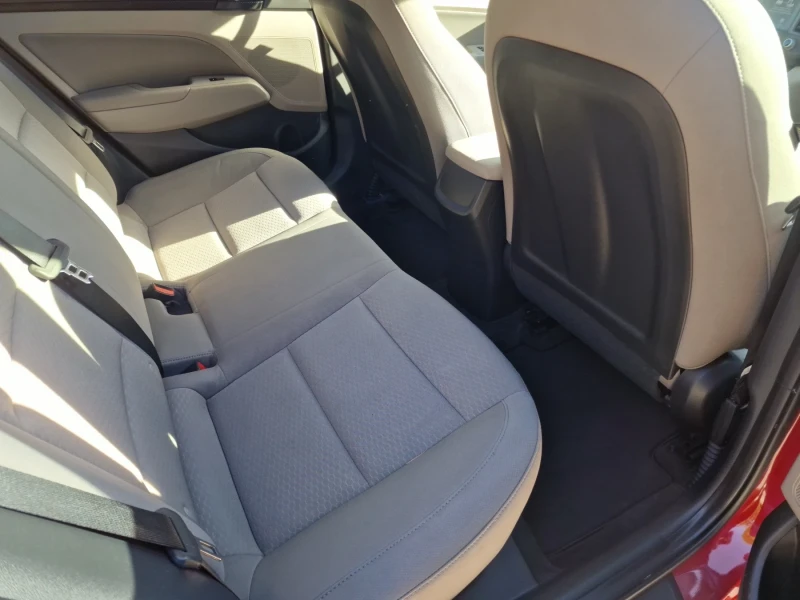 Hyundai Elantra, снимка 7 - Автомобили и джипове - 52473283