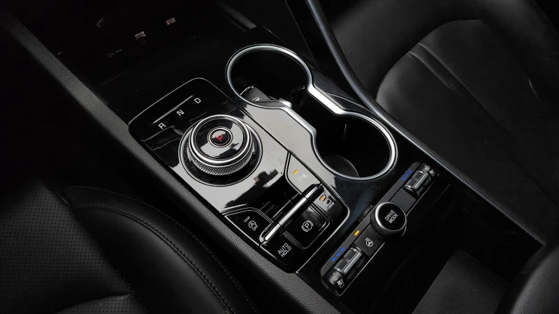 Kia K5 2.0 NOBLESSE, снимка 9 - Автомобили и джипове - 52559437