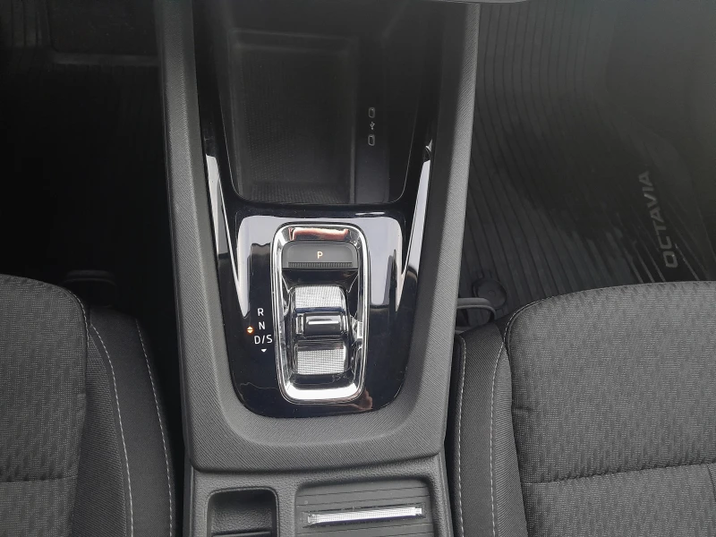 Skoda Octavia 1.5 TSI/7DSG/M-HEV, снимка 10 - Автомобили и джипове - 53285508