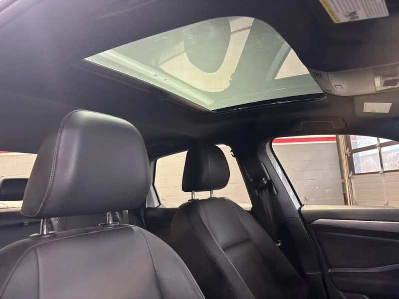 VW Jetta Highline FWD* АвтоКредит* (Цена до БГ) , снимка 6 - Автомобили и джипове - 53448289