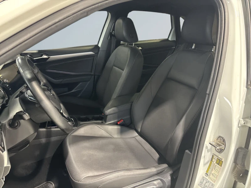 VW Jetta Highline FWD* АвтоКредит* (Цена до БГ) , снимка 17 - Автомобили и джипове - 53448289