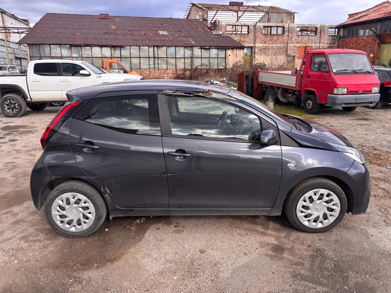 Toyota Aygo 1.0 VVTI, снимка 4 - Автомобили и джипове - 53467254