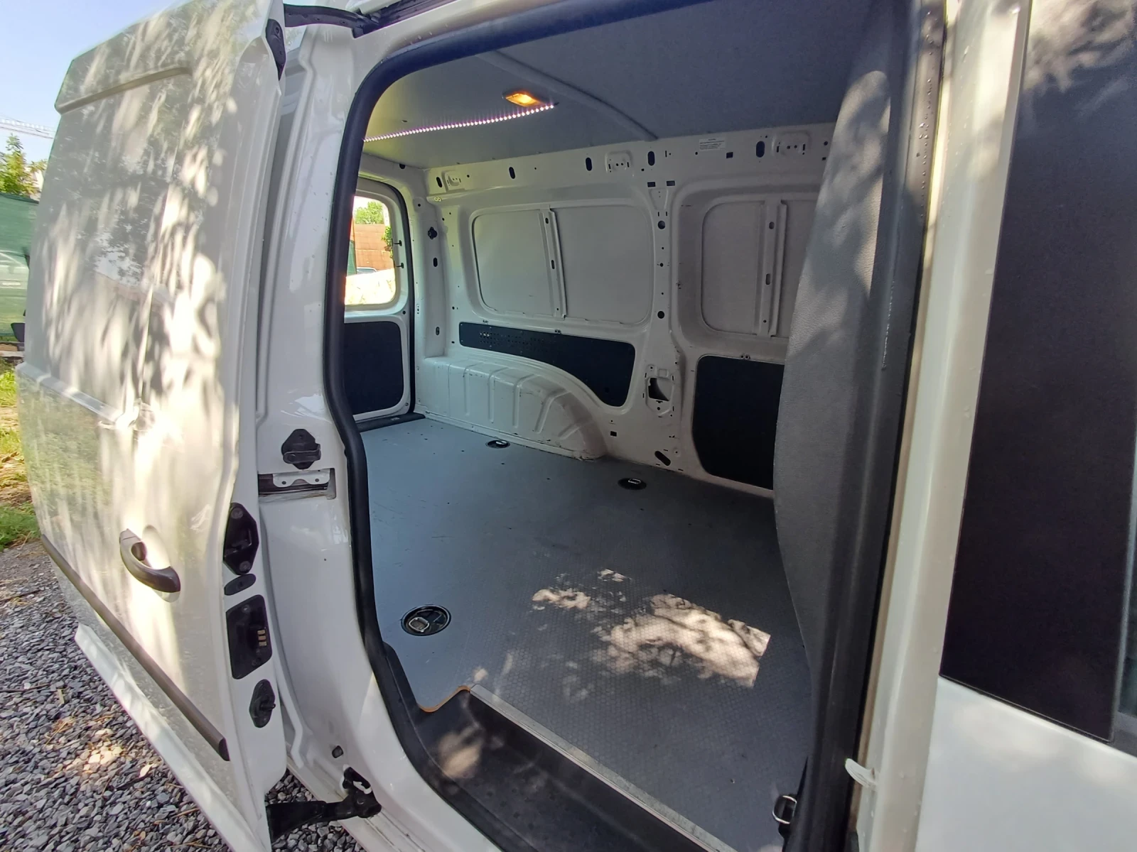VW Caddy 1.6TDI, MAXI - изображение 10
