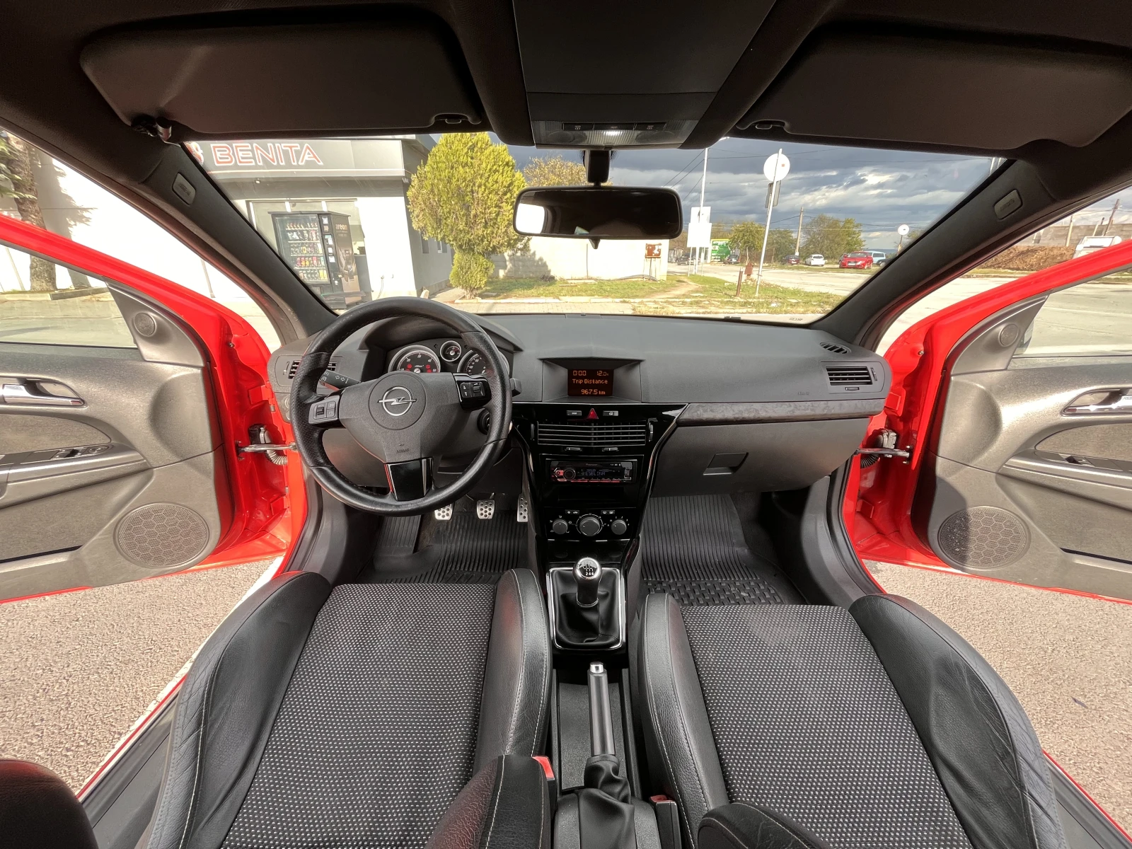 Opel Astra GTC - изображение 7