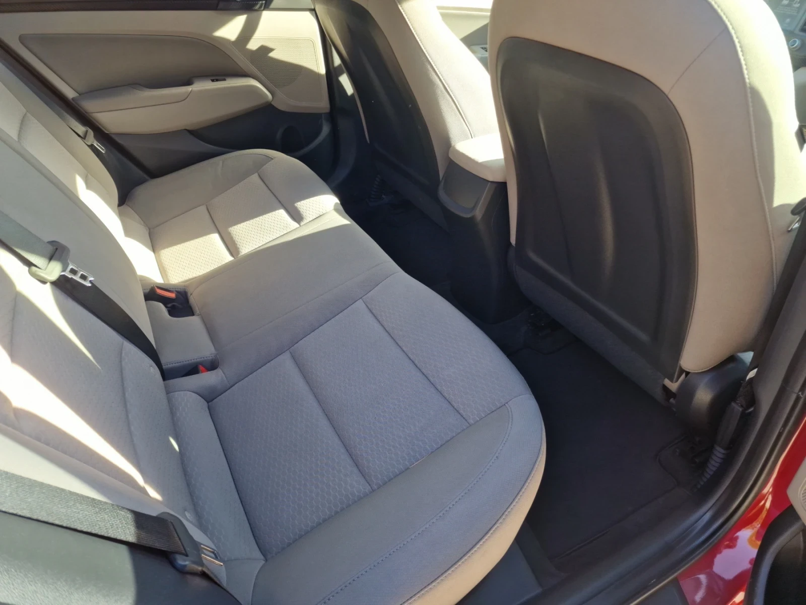 Hyundai Elantra | Mobile.bg   7