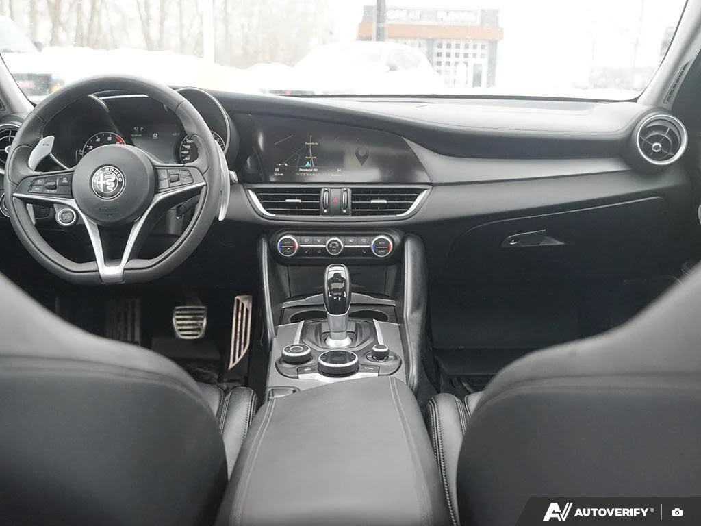 Alfa Romeo Giulia TI Sport * HeadUp* AвтоКредит* (ЦЕНА ДО БГ), снимка 8 - Автомобили и джипове - 53779356