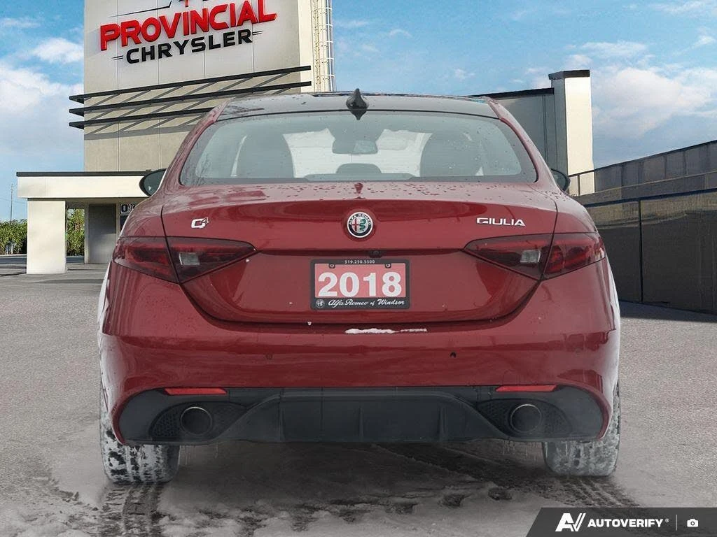 Alfa Romeo Giulia TI Sport * HeadUp* AвтоКредит* (ЦЕНА ДО БГ), снимка 5 - Автомобили и джипове - 53779356