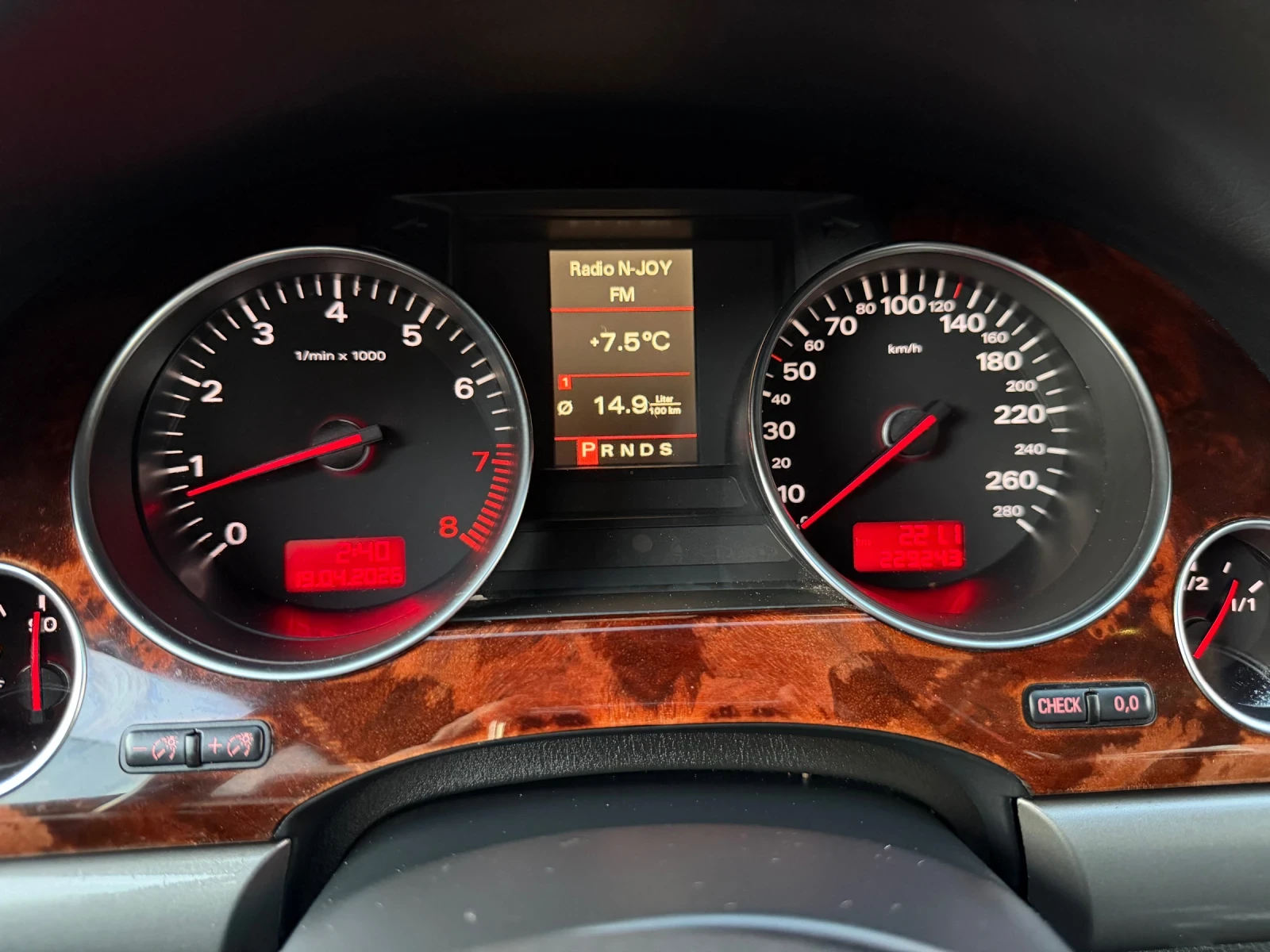 Audi A8 LPG 4.2 V8 Quattro , снимка 13 - Автомобили и джипове - 54392850