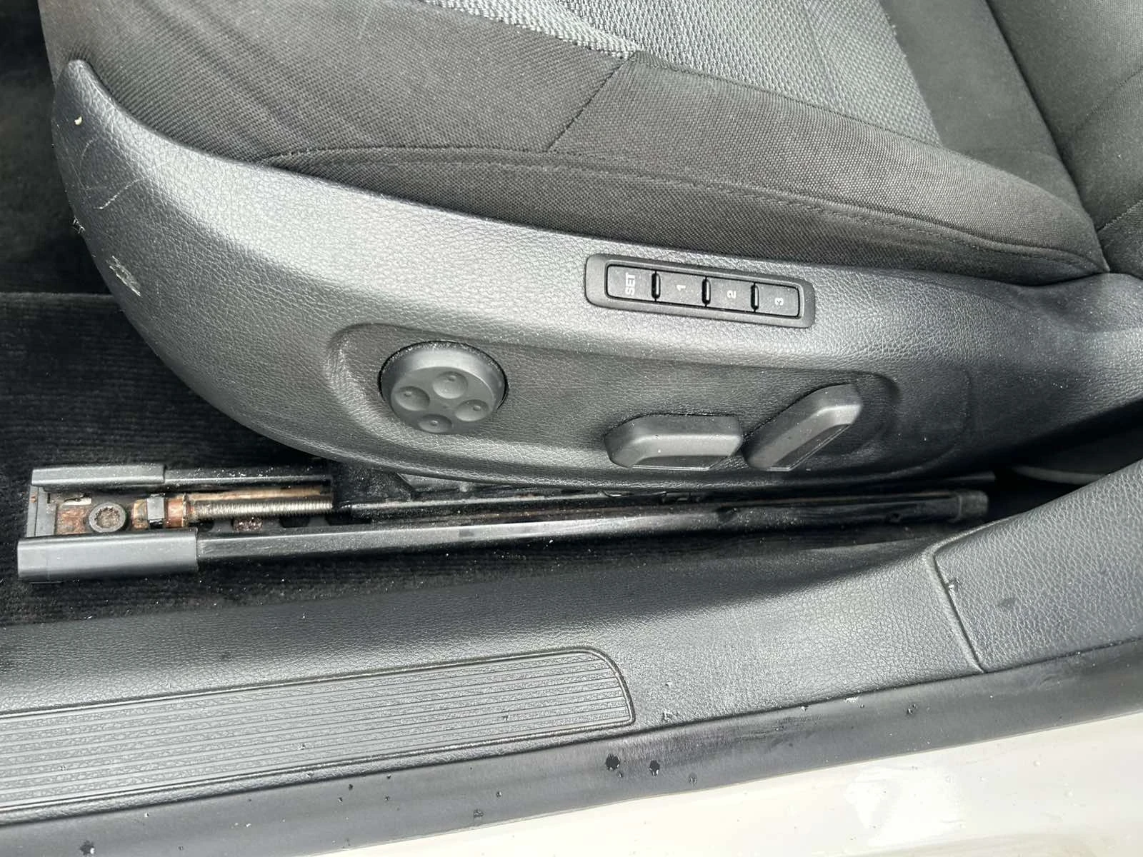 VW Passat 2.0 DSG, снимка 16 - Автомобили и джипове - 54072252