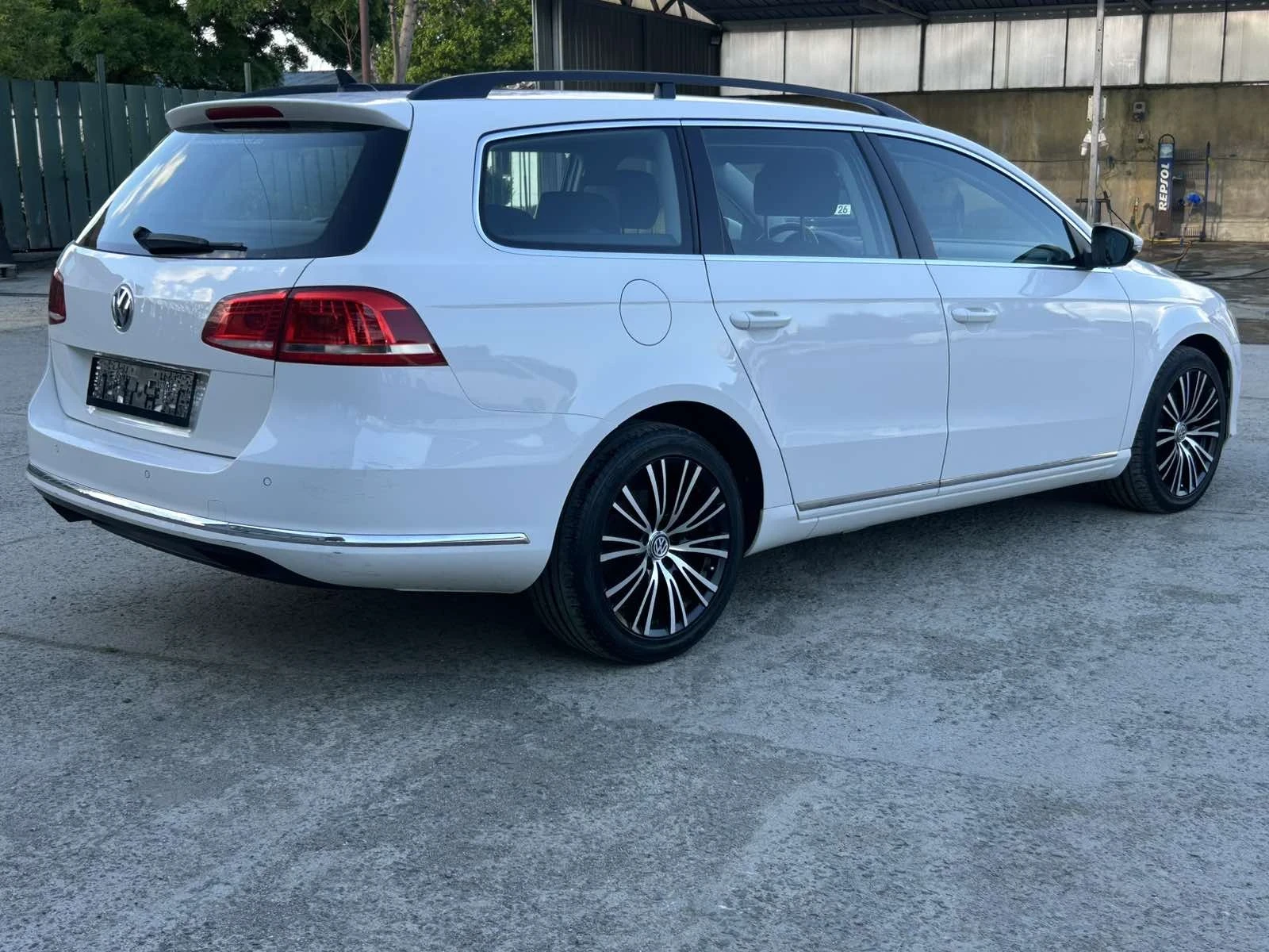 VW Passat 2.0 DSG, снимка 9 - Автомобили и джипове - 54373682