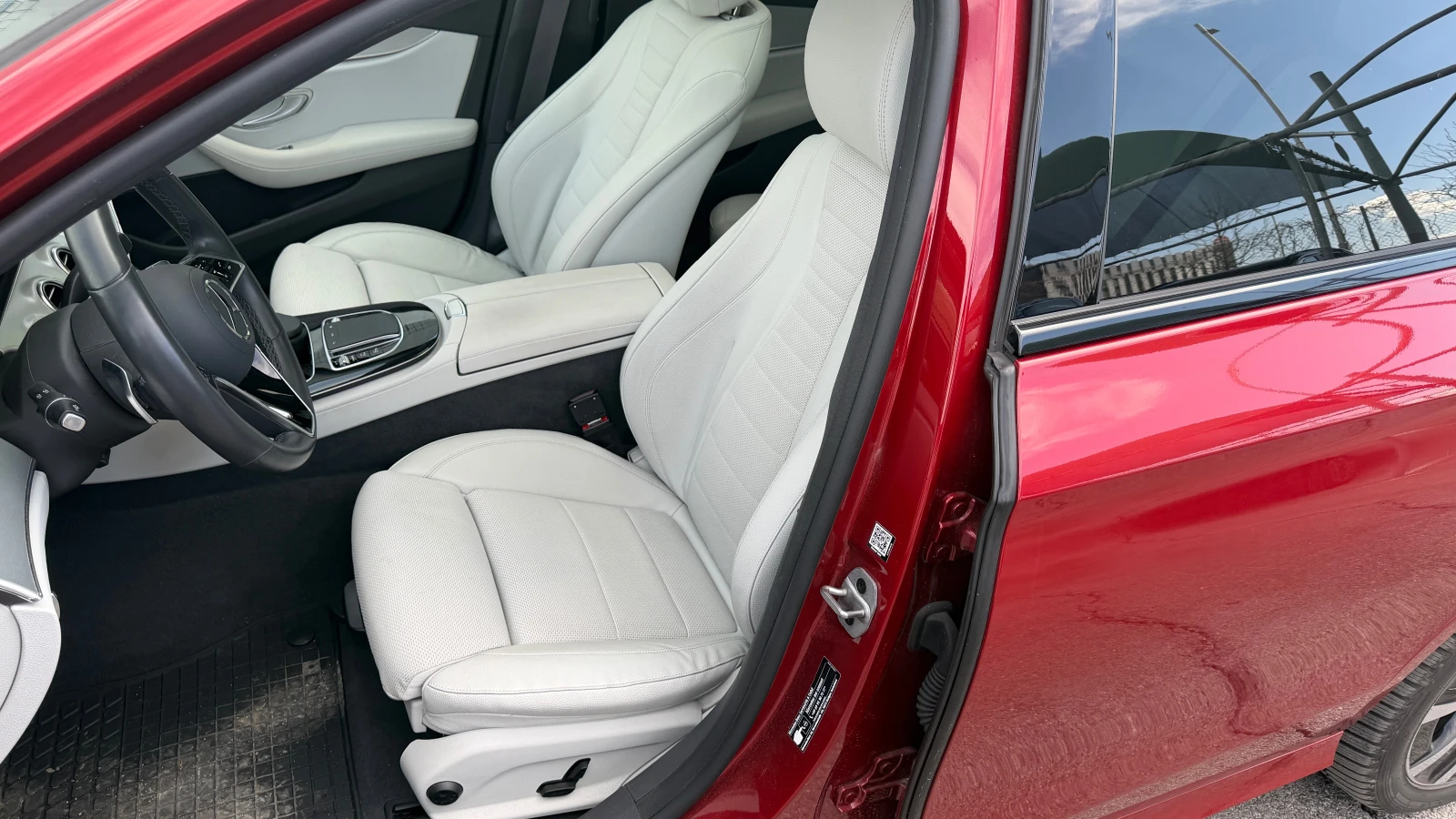 Mercedes-Benz E 300 de 4 Matic PlugIn Hybrid, снимка 8 - Автомобили и джипове - 54127552