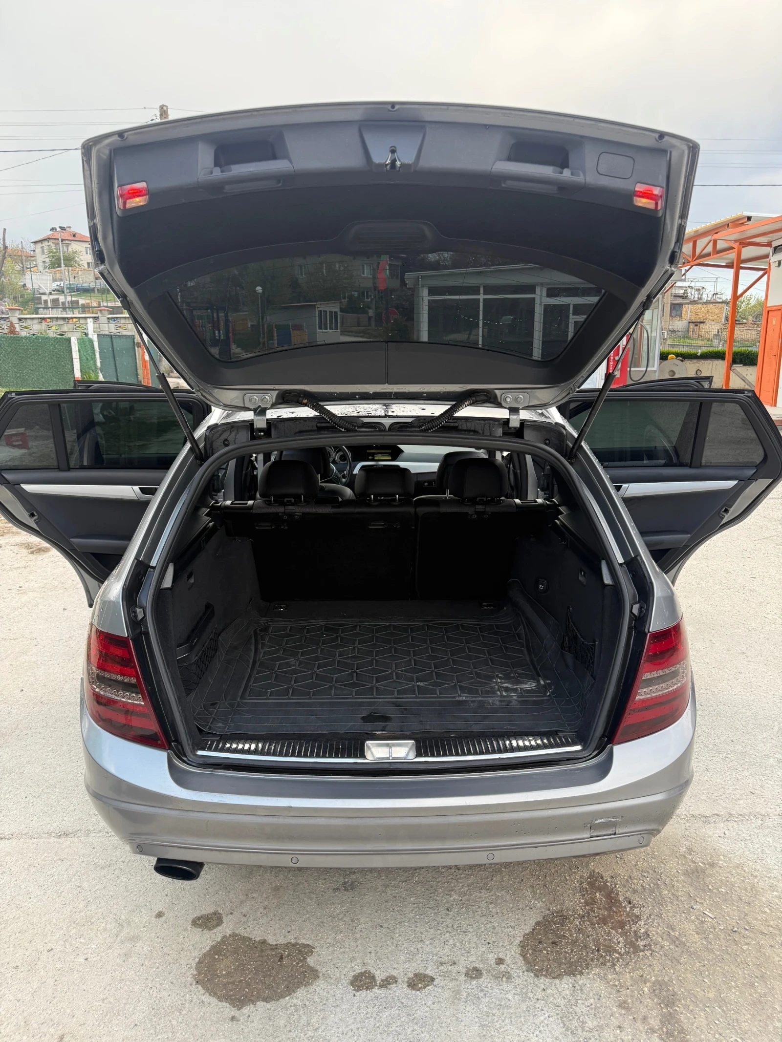 Mercedes-Benz C 220, снимка 3 - Автомобили и джипове - 54391108