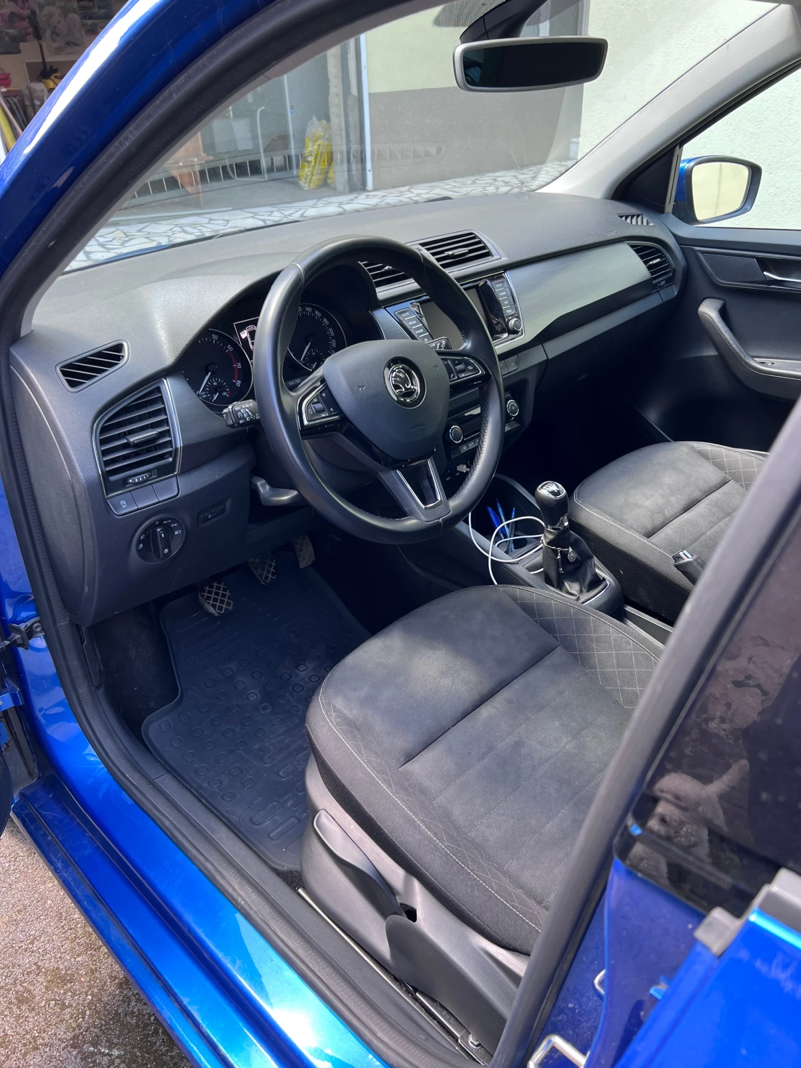 Skoda Fabia Style, снимка 4 - Автомобили и джипове - 54413283