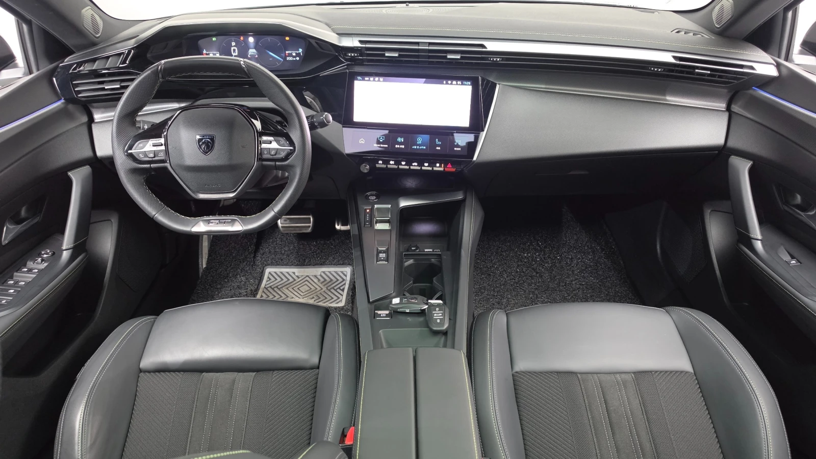 Peugeot 308 GT Панорама | Масаж | Памет | 7 900 кm, снимка 6 - Автомобили и джипове - 54812938