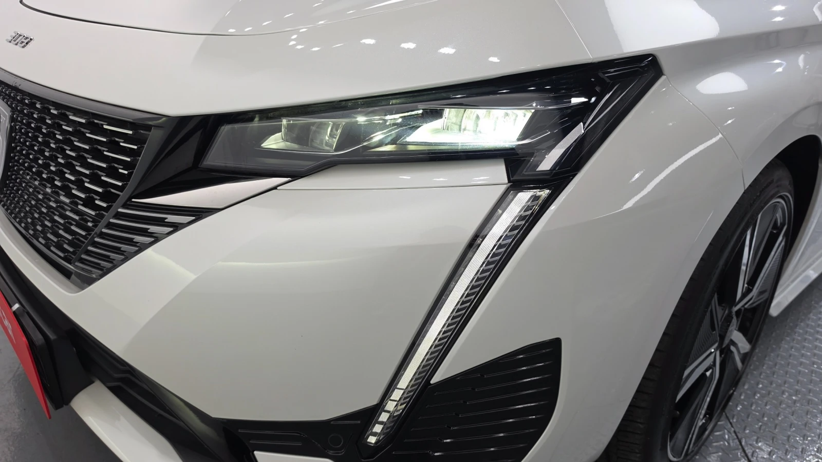 Peugeot 308 GT Панорама | Масаж | Памет | 7 900 кm, снимка 3 - Автомобили и джипове - 54812938