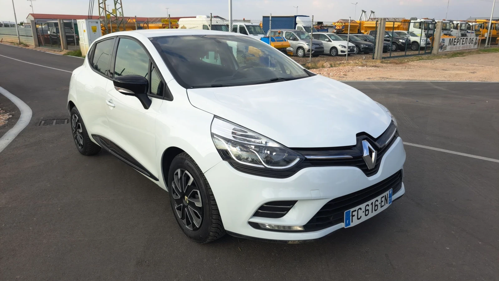 Renault Clio 1.5 HDI, снимка 8 - Автомобили и джипове - 55582588