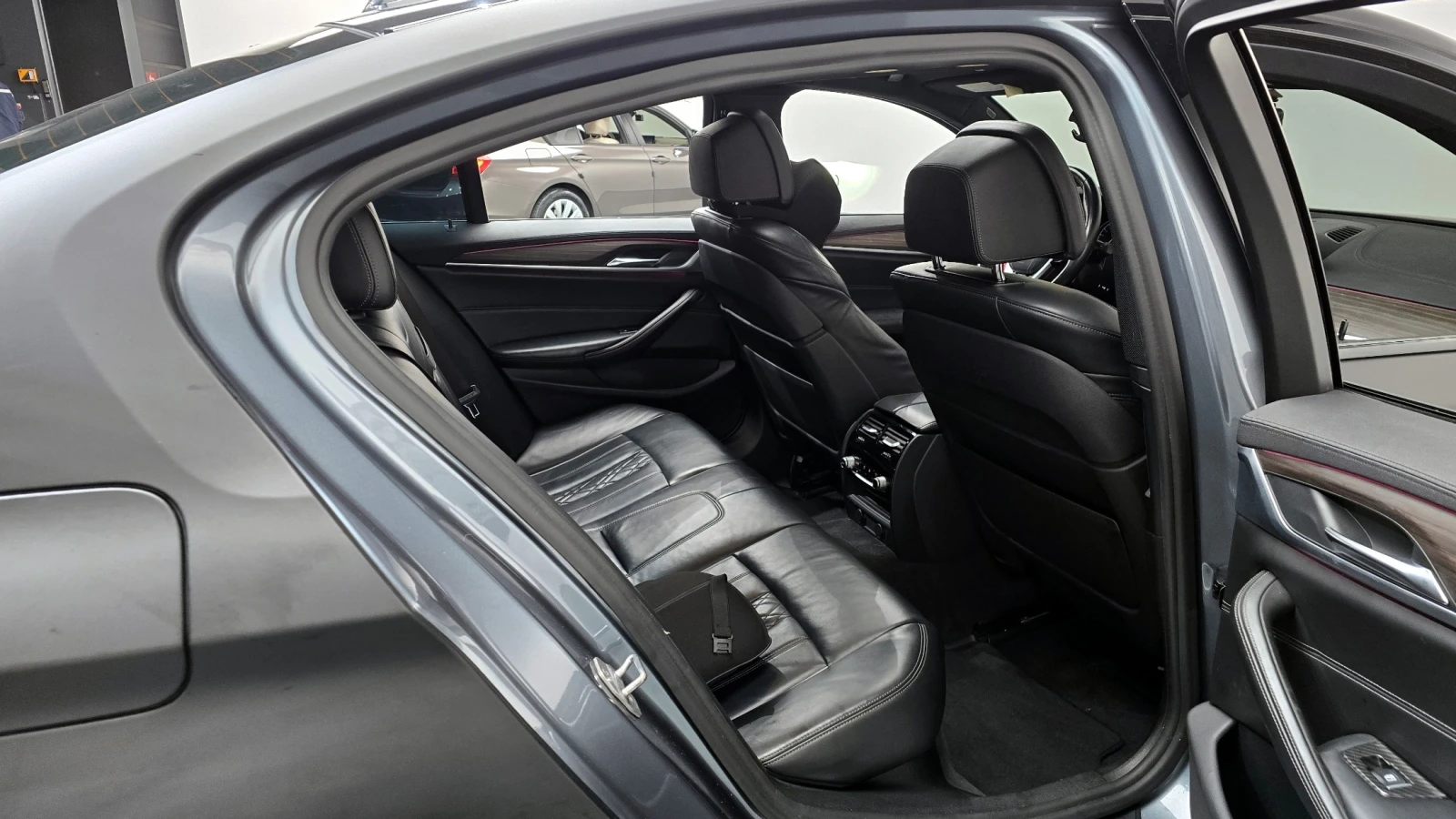 BMW 530 i xDrive M Sport Plus, снимка 11 - Автомобили и джипове - 55707903