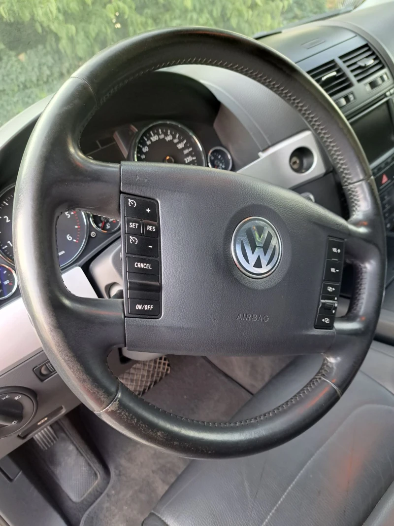 VW Touareg Джип, снимка 8 - Автомобили и джипове - 47846423