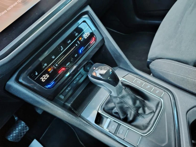 VW Tiguan 2022гDSG-2.0TDi-150кс-FACE-БЕЗУПРЕЧЕН!, снимка 12 - Автомобили и джипове - 53270724