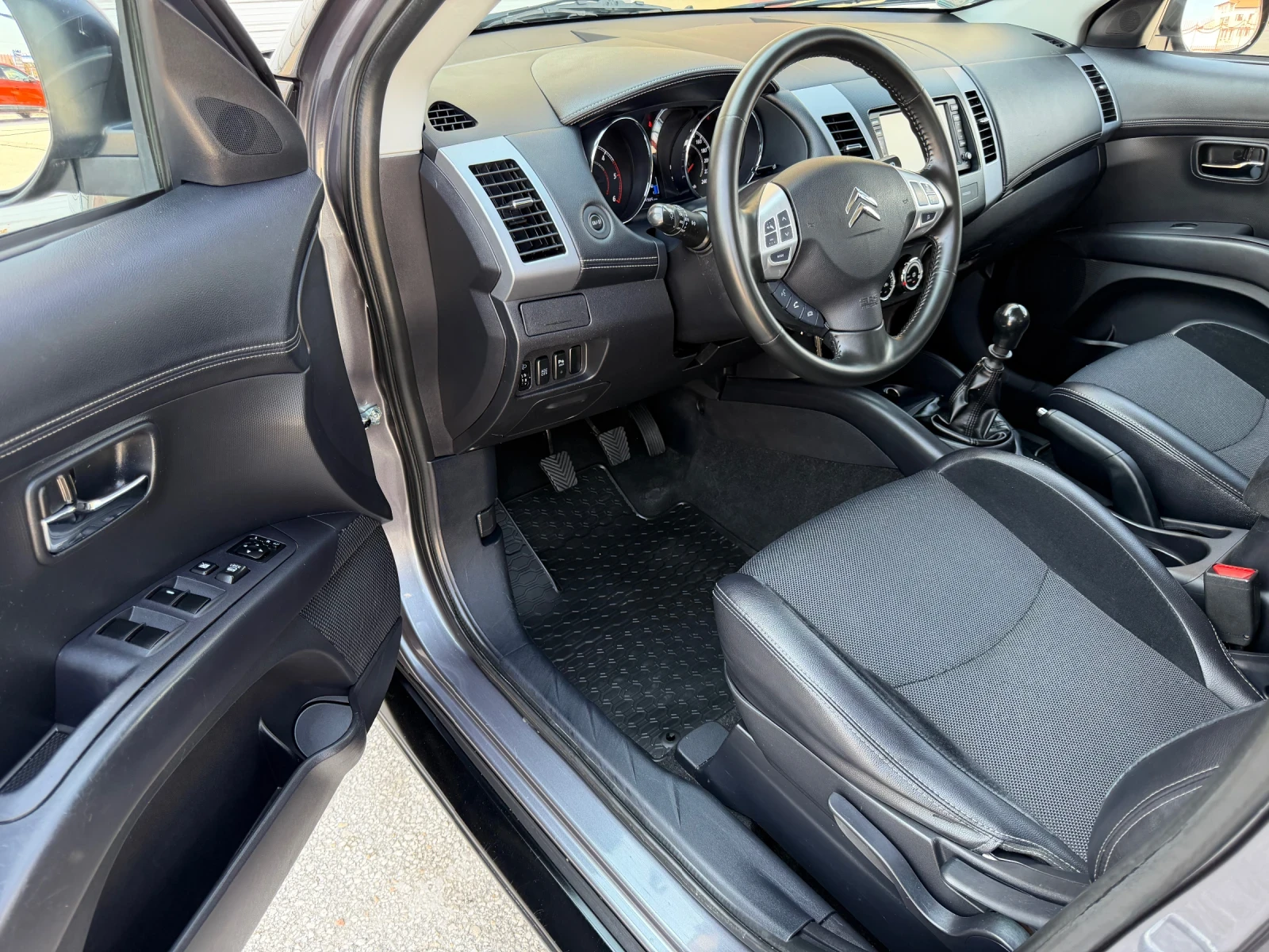 Citroen C-Crosser 2.2HDI 156к.с.4x4 NAVI CAMERA, снимка 12 - Автомобили и джипове - 53869269