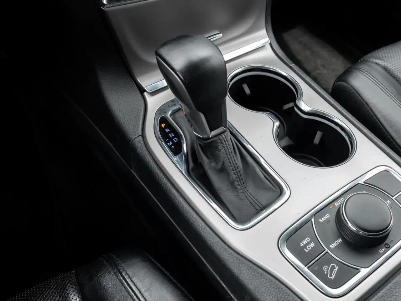 Jeep Grand cherokee 141к.км/LIMITED/DISTRONIC/LED/ПАНО/ОБДУХВАНЕ, снимка 12 - Автомобили и джипове - 55570006