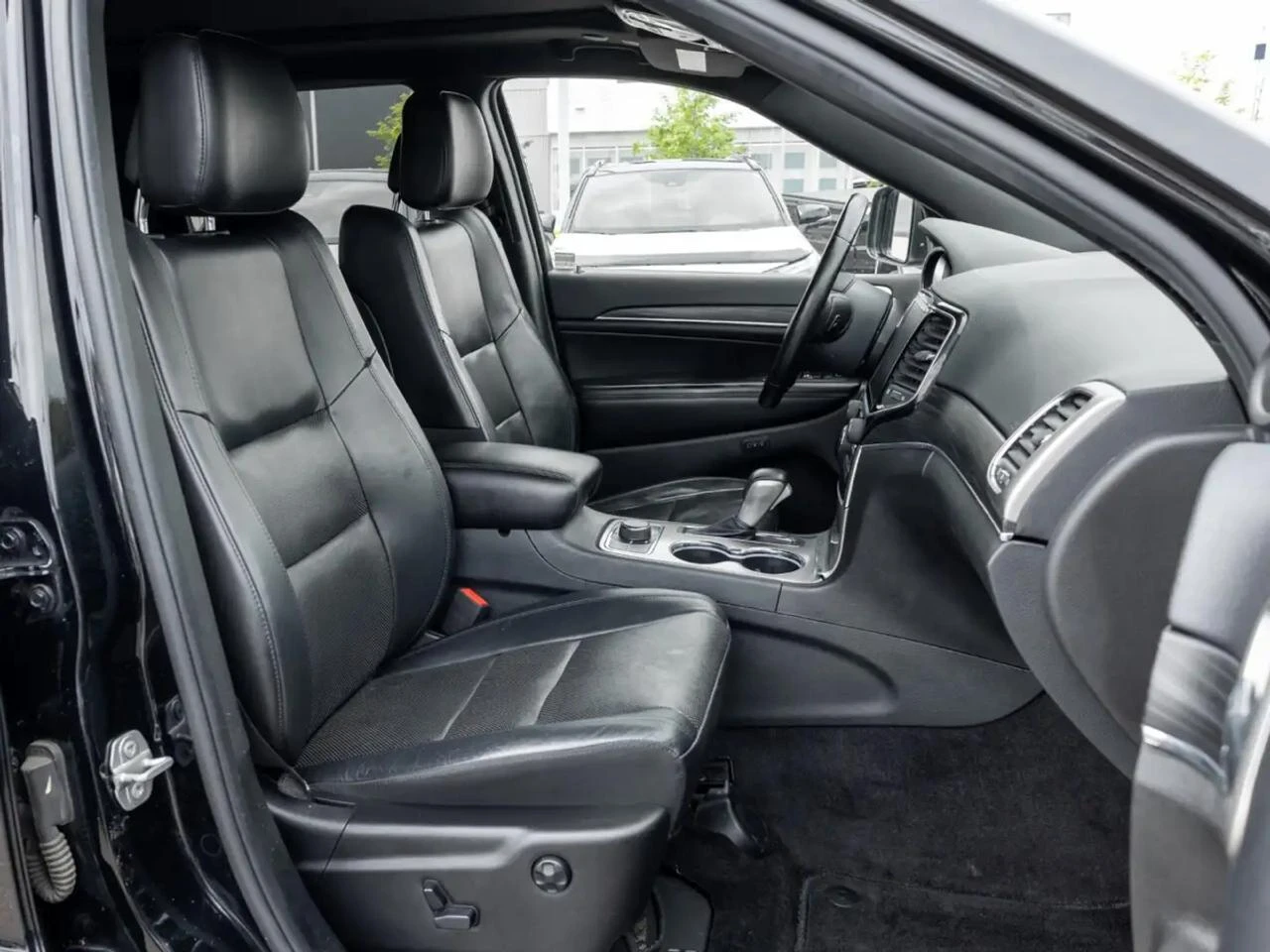 Jeep Grand cherokee 141к.км/LIMITED/DISTRONIC/LED/ПАНО/ОБДУХВАНЕ, снимка 16 - Автомобили и джипове - 55570006