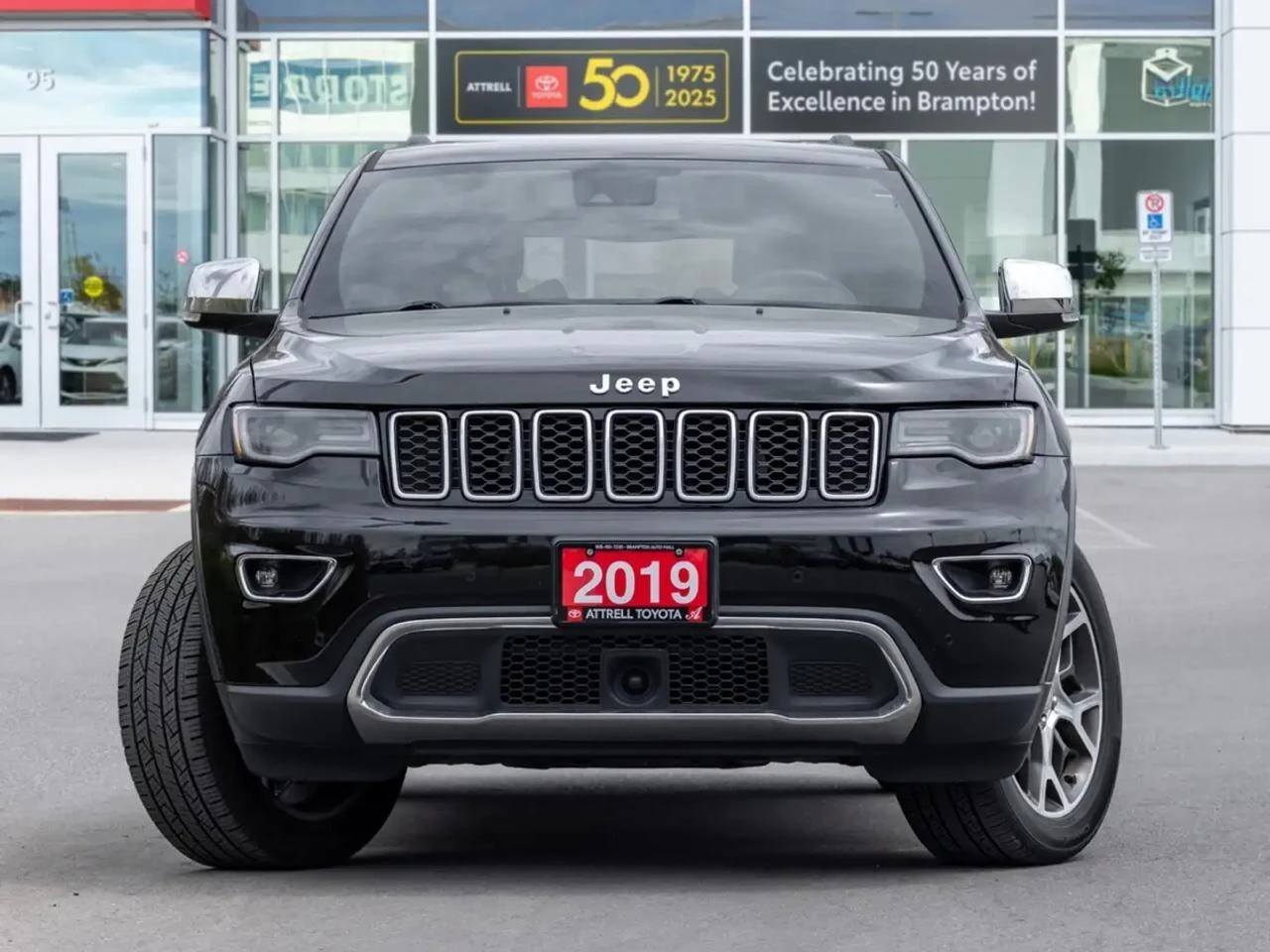 Jeep Grand cherokee 141к.км/LIMITED/DISTRONIC/LED/ПАНО/ОБДУХВАНЕ, снимка 2 - Автомобили и джипове - 55570006