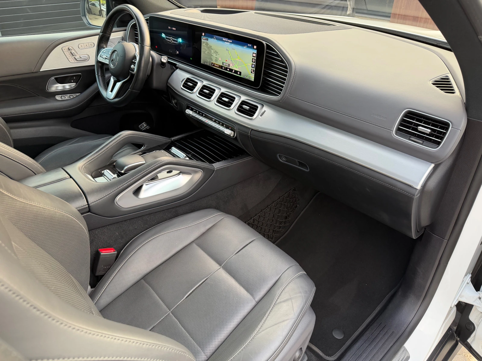 Mercedes-Benz GLE 400 AMG #PANO#OBDUH#Burmester#DIS#Cam360#HUD#KeyLess#j, снимка 12 - Автомобили и джипове - 55833496