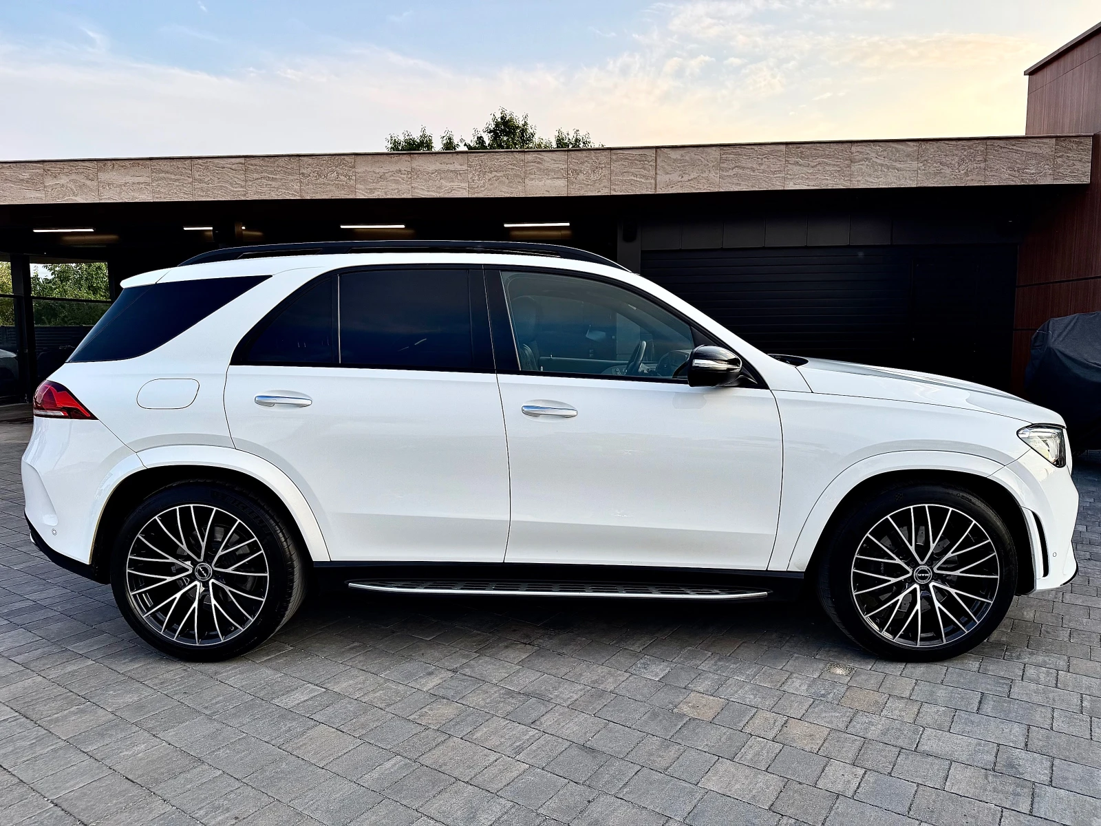 Mercedes-Benz GLE 400 AMG #PANO#OBDUH#Burmester#DIS#Cam360#HUD#KeyLess#j, снимка 7 - Автомобили и джипове - 55833496