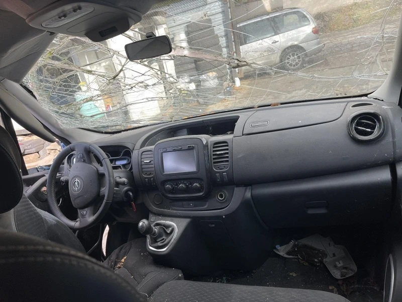 Opel Vivaro 1.6 tdi, снимка 9 - Бусове и автобуси - 37902800