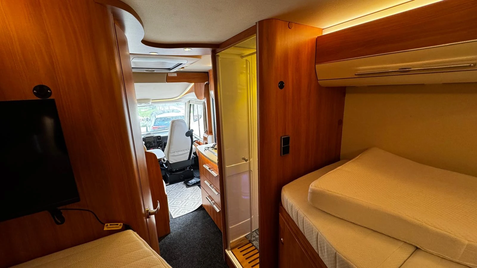 Кемпер HYMER / ERIBA B 574 DL, снимка 9 - Каравани и кемпери - 54168440