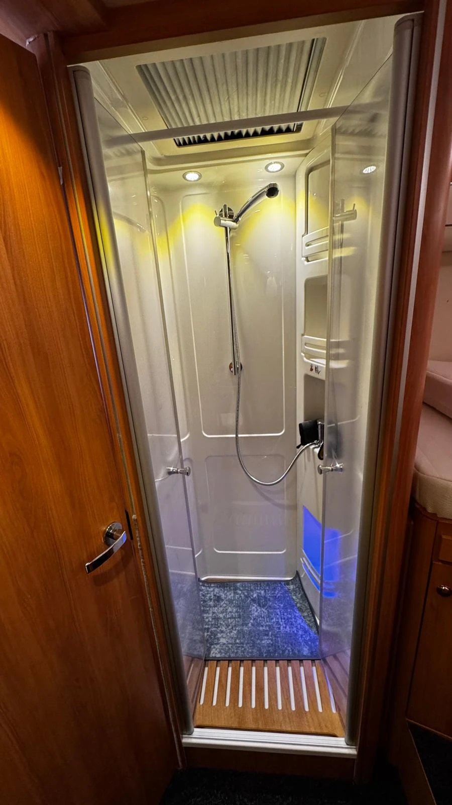 Кемпер HYMER / ERIBA B 574 DL, снимка 12 - Каравани и кемпери - 54168440