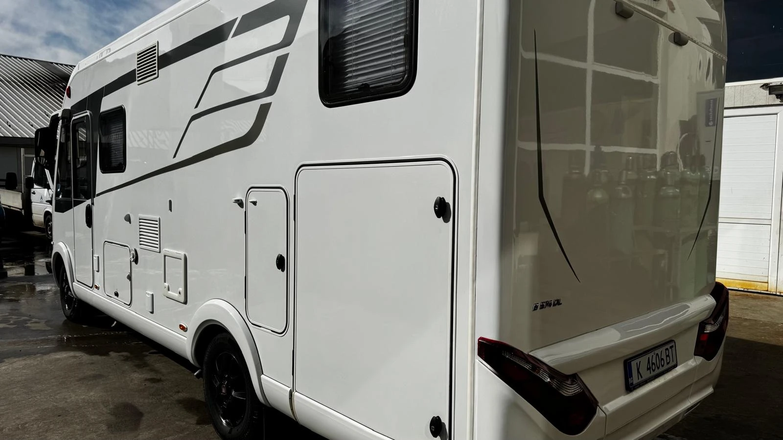 Кемпер HYMER / ERIBA B 574 DL, снимка 2 - Каравани и кемпери - 54168440