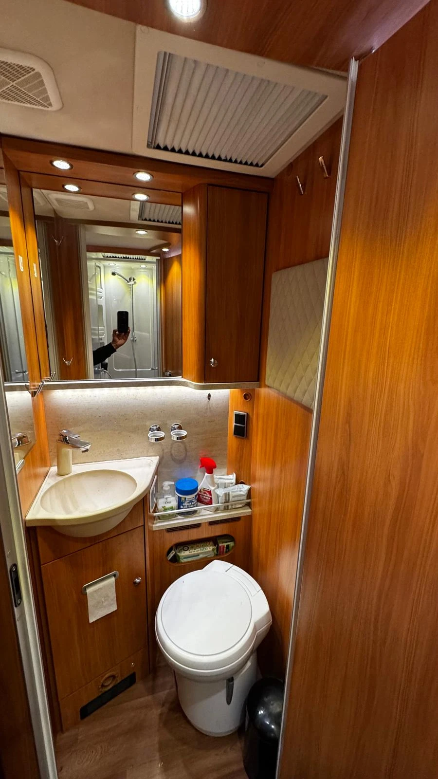 Кемпер HYMER / ERIBA B 574 DL, снимка 10 - Каравани и кемпери - 54168440