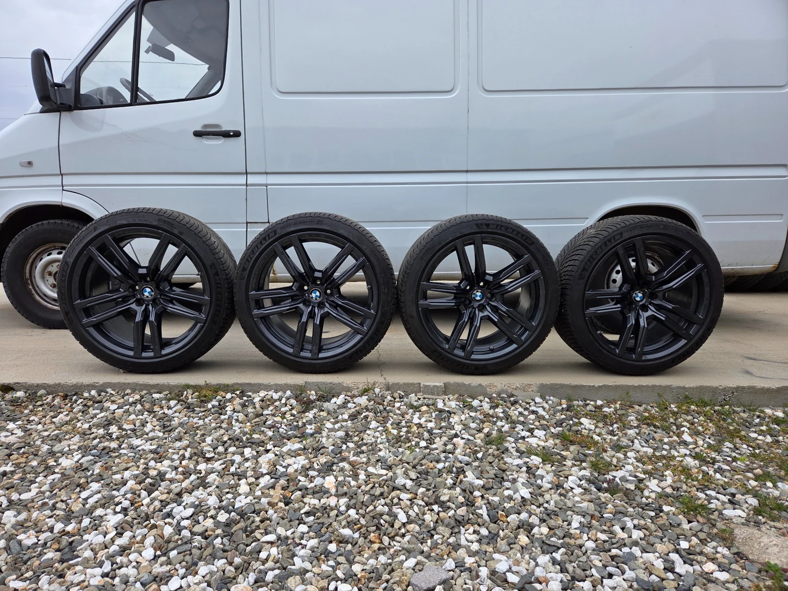 Гуми с джанти Michelin 295/35R21, снимка 2 - Гуми и джанти - 53891801